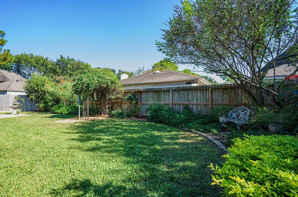 806 Orchard Peak Ct, Houston TX  77062-2167 exterior