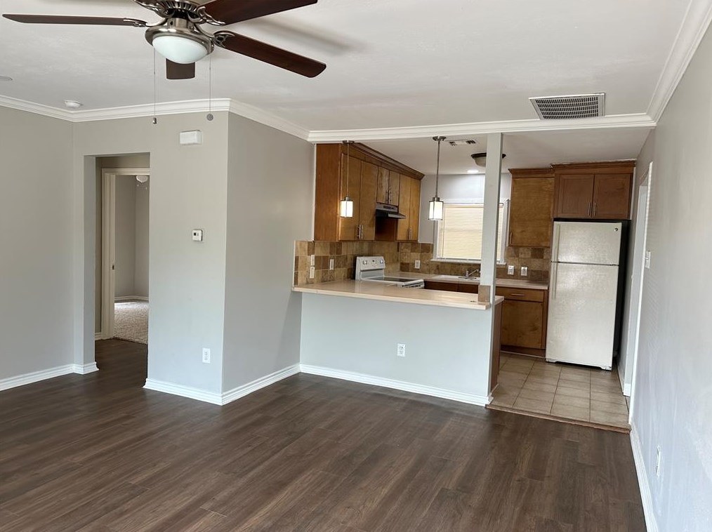 6830 New York St, Houston, TX 77021-5050