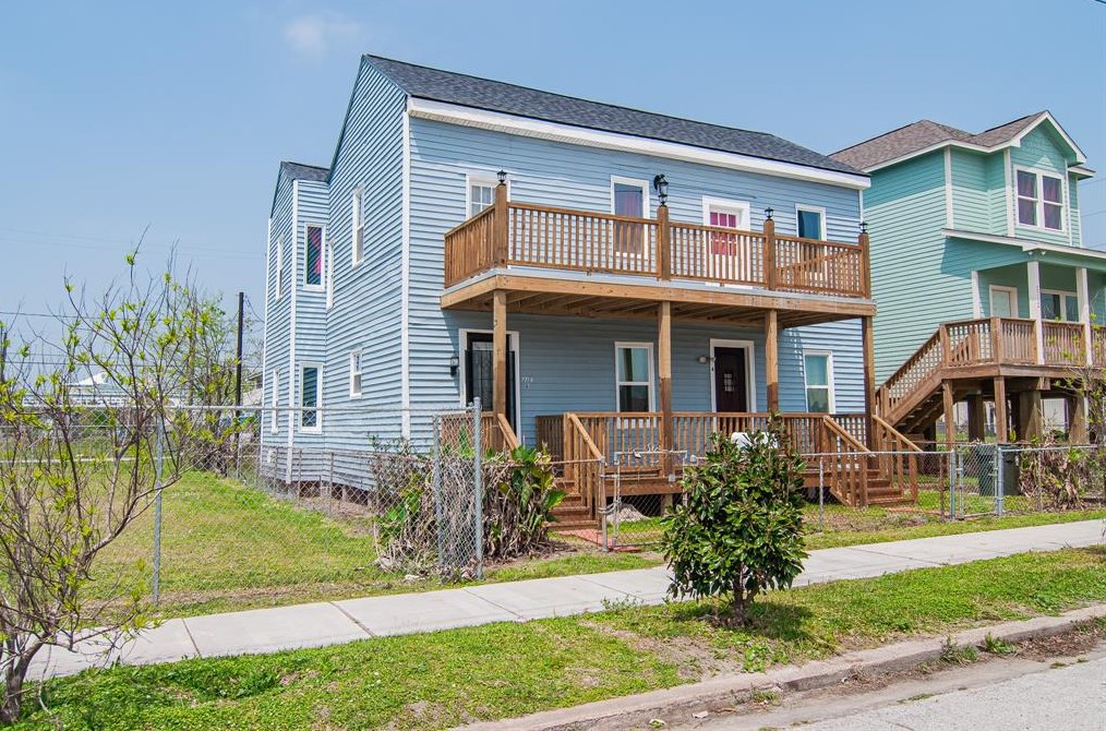 2714 Ball St #a, Galveston, TX 77550