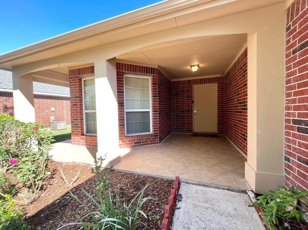 9710 Golden Park Ln, Houston, TX 77088