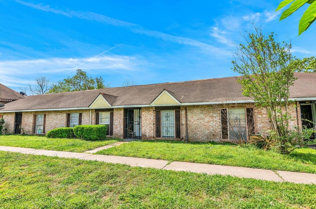 111 Casa Grande Dr, Houston, TX 77060-4813