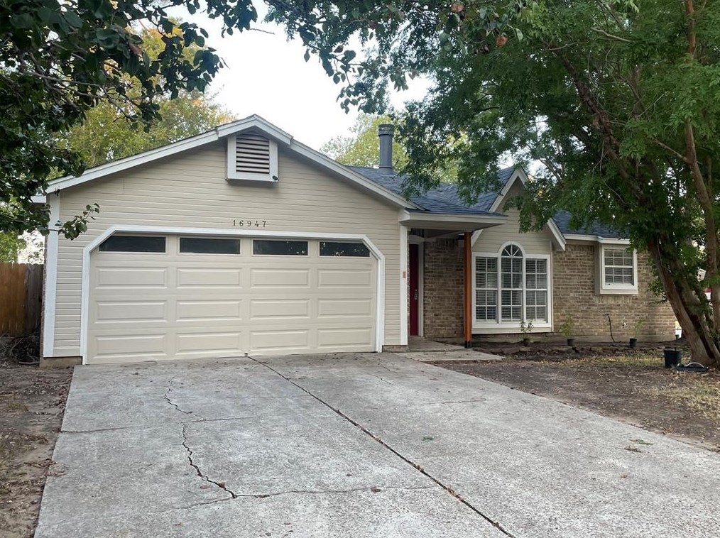 16947 Meadowlark St, Conroe, TX 77385
