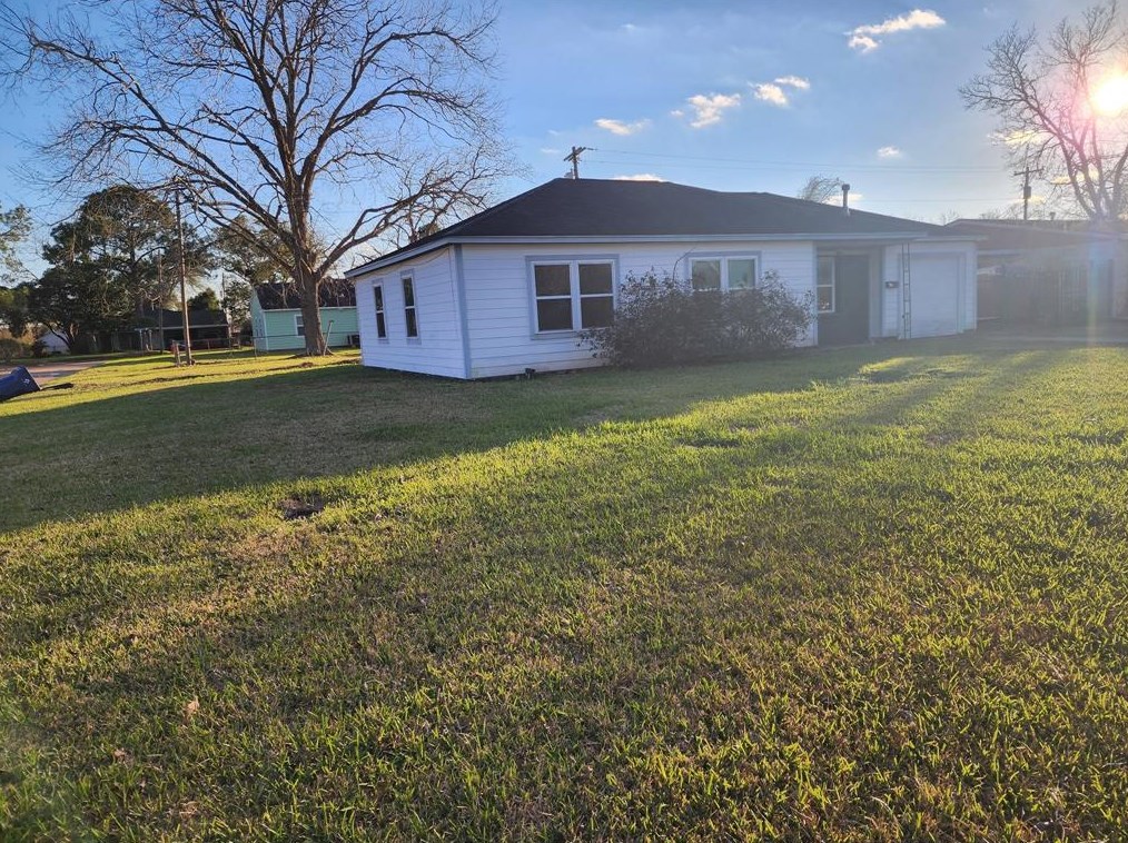 7205 Heron Ln, Texas City, TX 77591