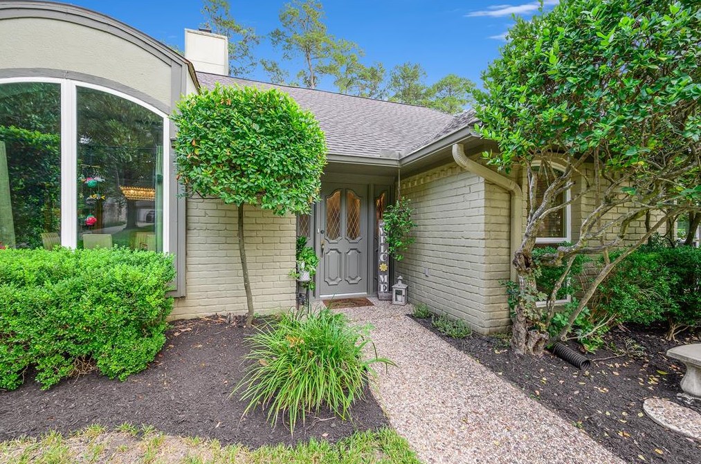 5707 Vestavia Dr, Houston TX  77069-2638 exterior