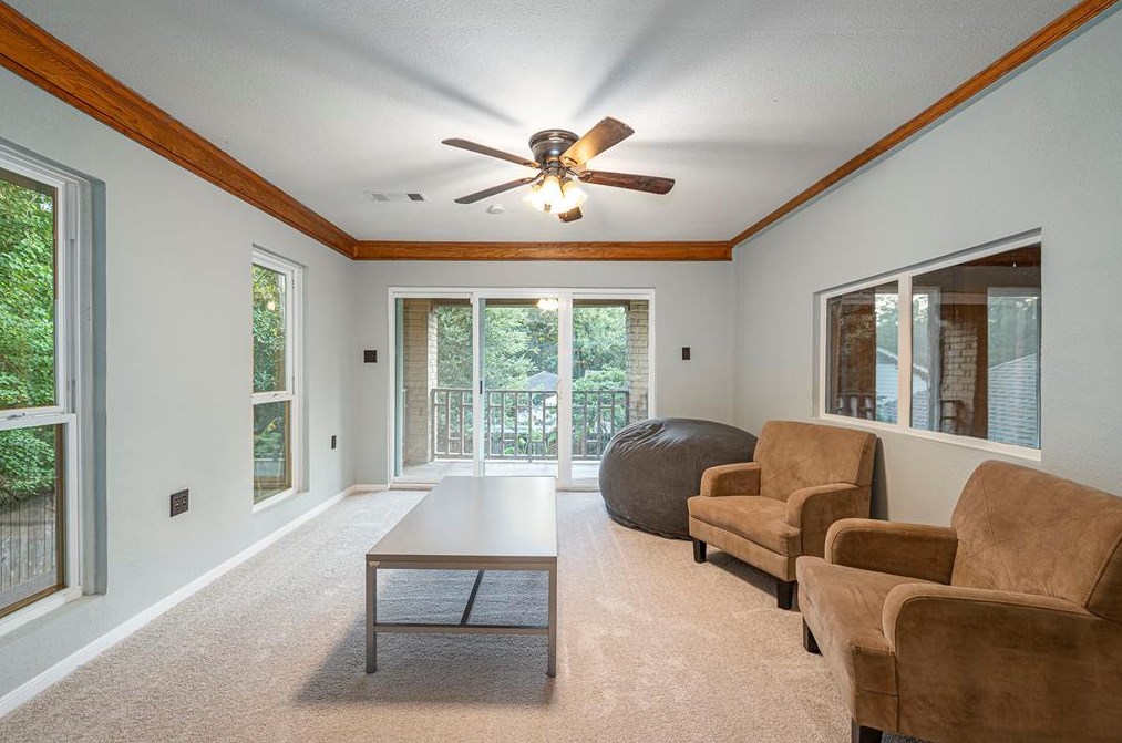 5707 Vestavia Dr, Houston TX  77069-2638 exterior