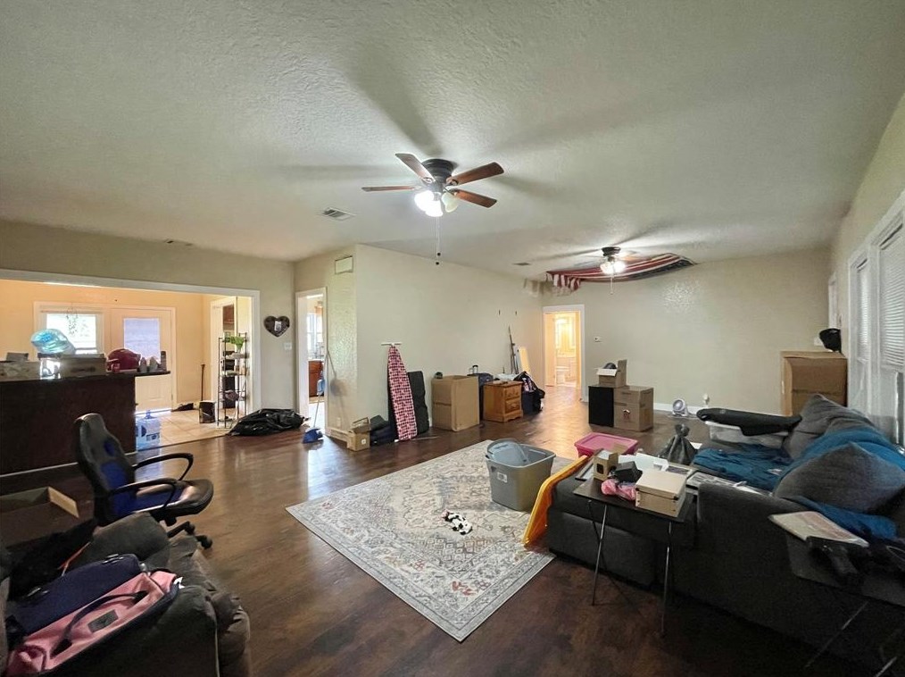 1422 Broad St, Jones Creek TX  77541-5734 exterior