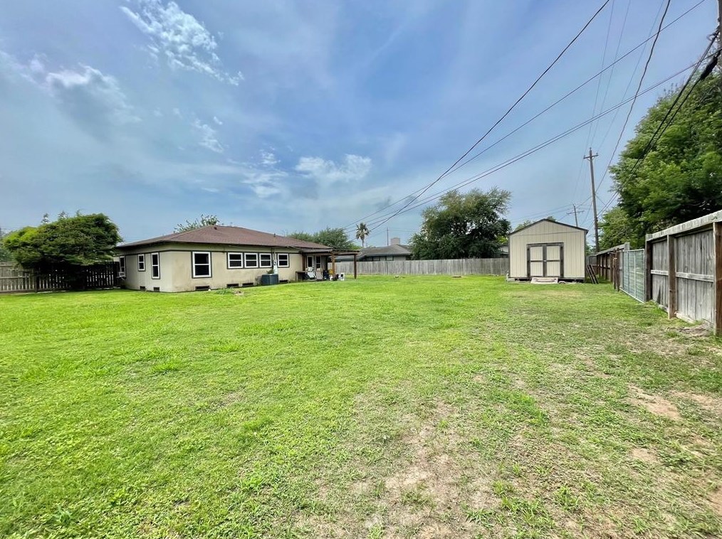 1422 Broad St, Jones Creek TX  77541-5734 exterior