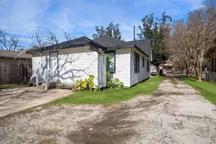 9330 E Avenue L, Houston, TX 77012 - Photo 10