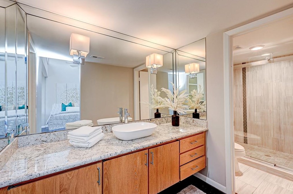 2321 Steel St, Houston TX  77098-5630 exterior