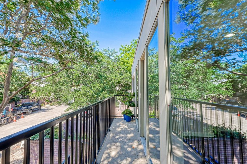 2321 Steel St, Houston TX  77098-5630 exterior