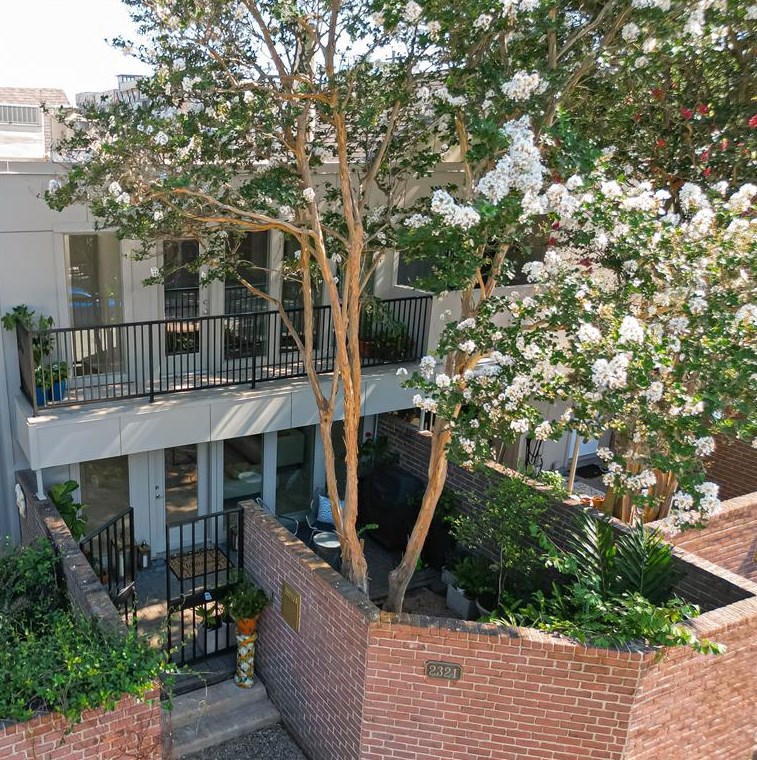 2321 Steel St, Houston, TX 77098-5609