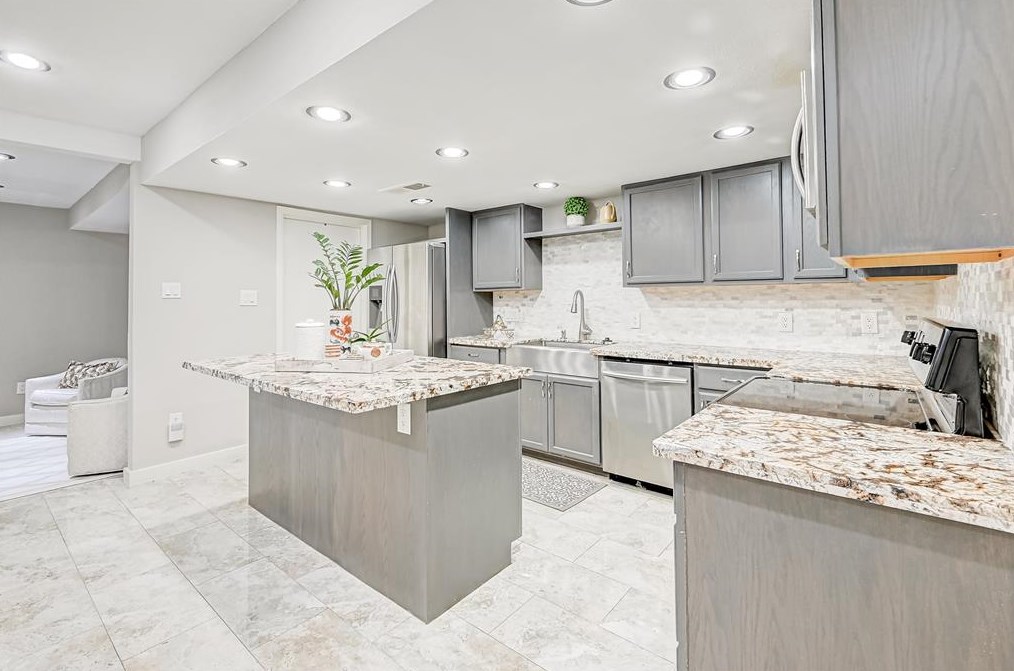 2321 Steel St, Houston TX  77098-5630 exterior