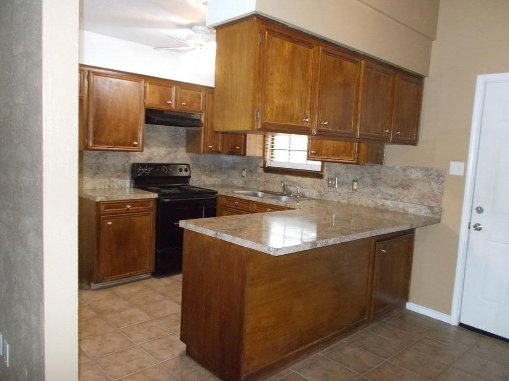106 Briarwood Ln Apt C, Bellvue, TX