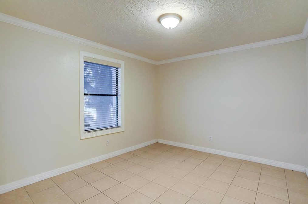 5538 Fairview Forest Dr, Houston TX  77088-1244 exterior