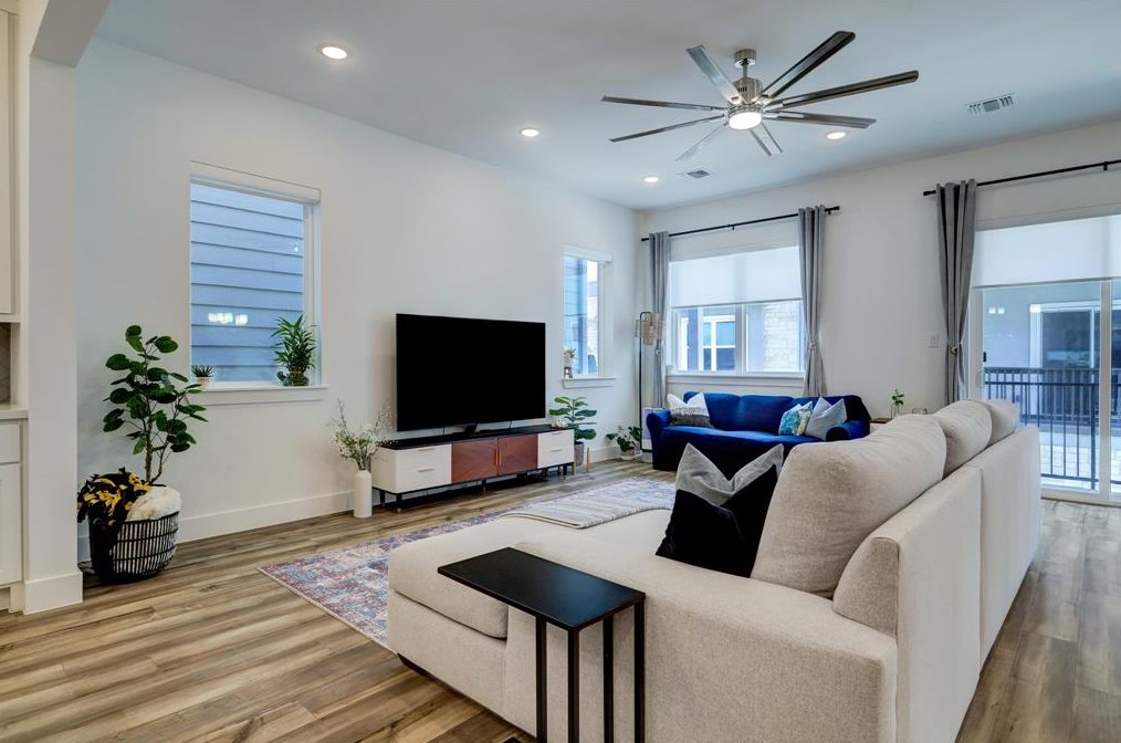 1432 W 34th 1/2 St, Houston, TX 77018