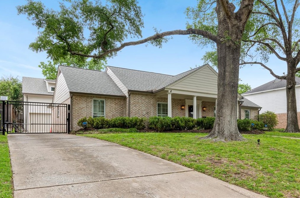 14426 Chadbourne Dr, Houston, TX 77079-6619