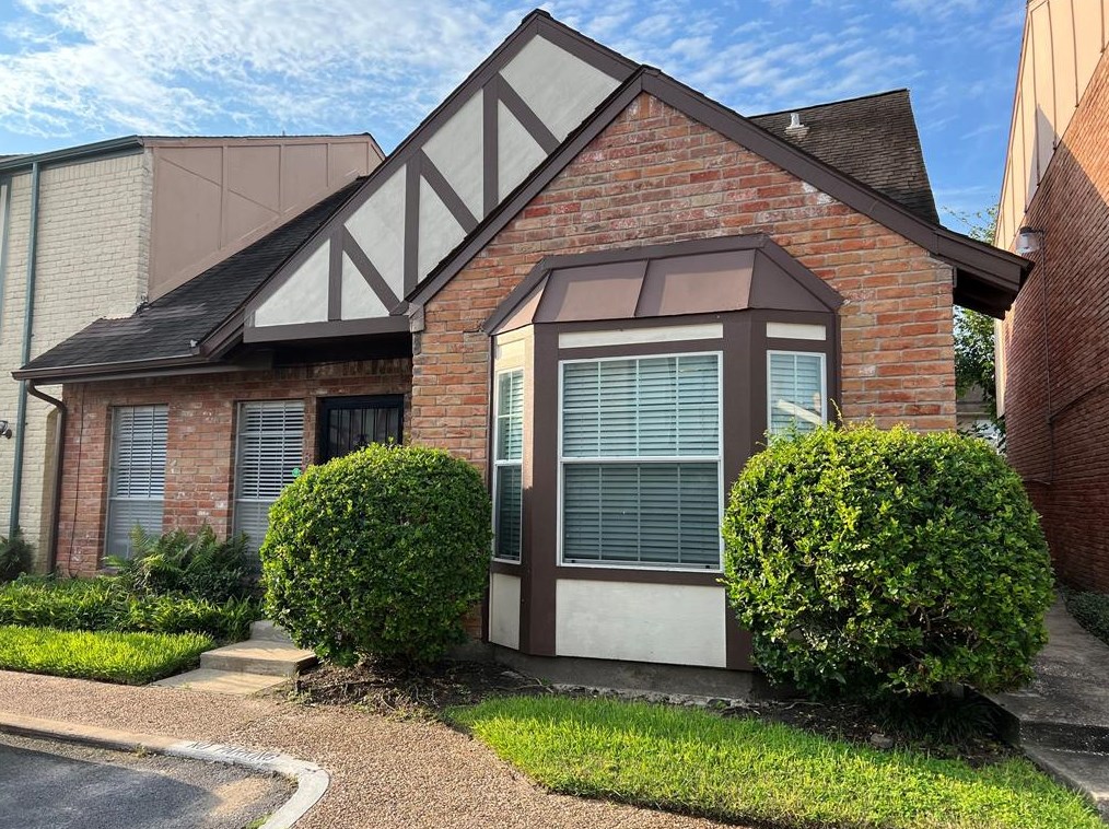 7700 Creekbend Dr, Houston TX  77071-1715 exterior