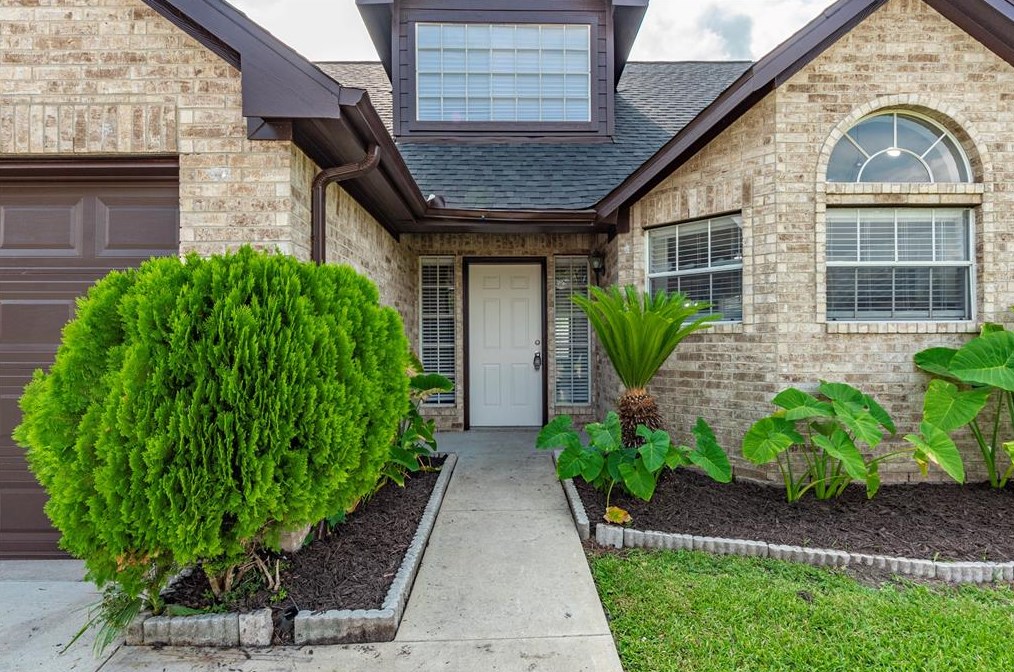 5130 Chase Ct Dr, Bacliff, TX 77518
