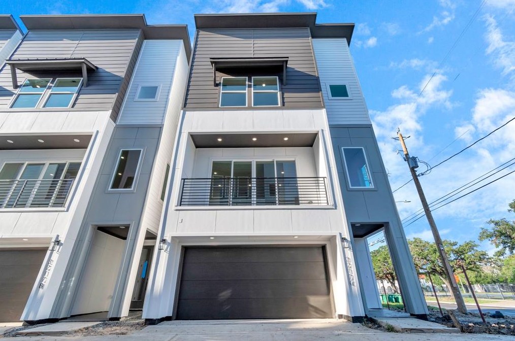 3217 Ennis St, Houston, TX 77004-3213