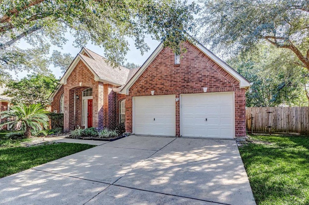 4506 Silverlake Dr, Sugar Land, TX 77479