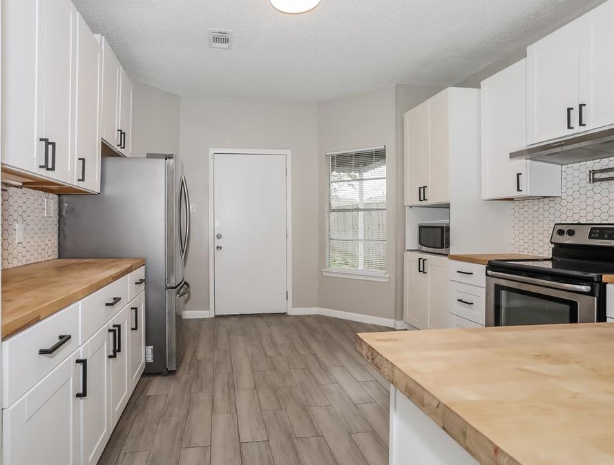 22906 Pebworth Pl, Spring TX  77373-9200 exterior