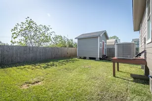 725 10th St, Dickinson, TX 77539 - Photo 22