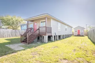 725 10th St, Dickinson, TX 77539 - Photo 2