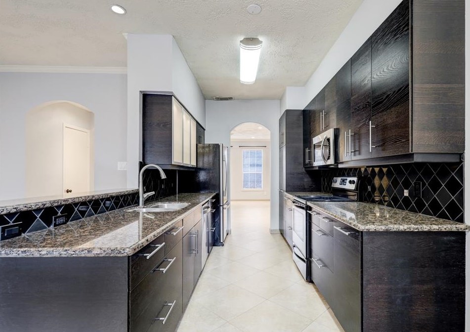 3742 Lake St, Houston TX  77098-5522 exterior