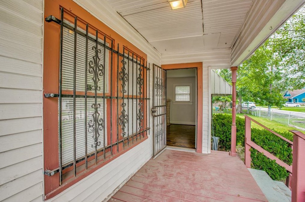 7119 Farnsworth St, Houston TX  77022-4449 exterior