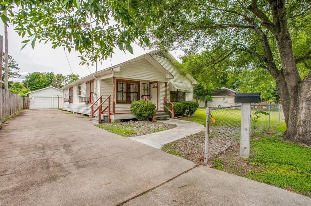 7119 Farnsworth St, Houston, TX 77022