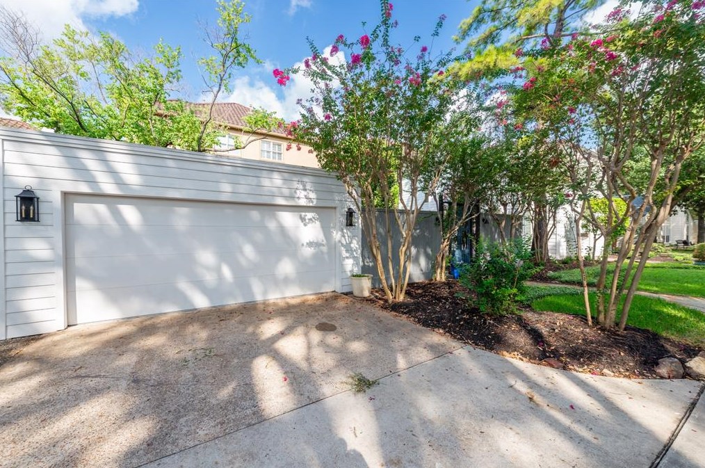 7703 Bobbitt Ln, Houston, TX 77055