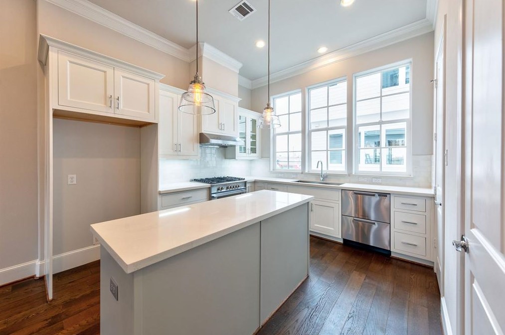 2745 Maxroy St, Houston, TX 77007-1056