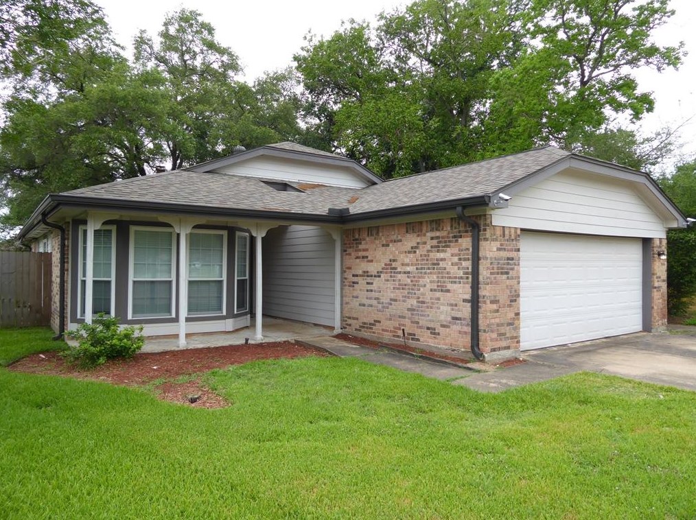 8126 Glorieta Dr, Houston, TX 77083