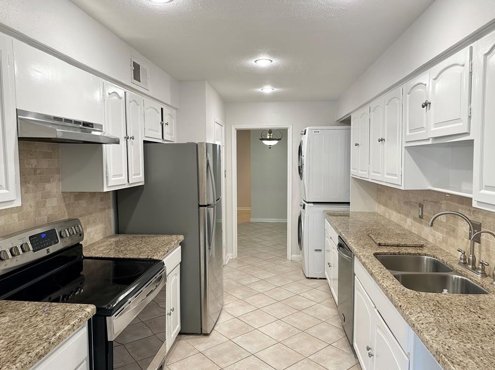 12997 Trail Hollow Dr, Houston TX  77079-3799 exterior