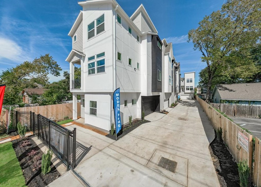 2915 Engelke St #f, Houston, TX 77003