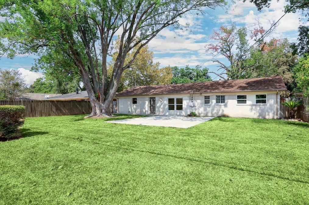7330 Tours St, Houston TX  77036-6418 exterior