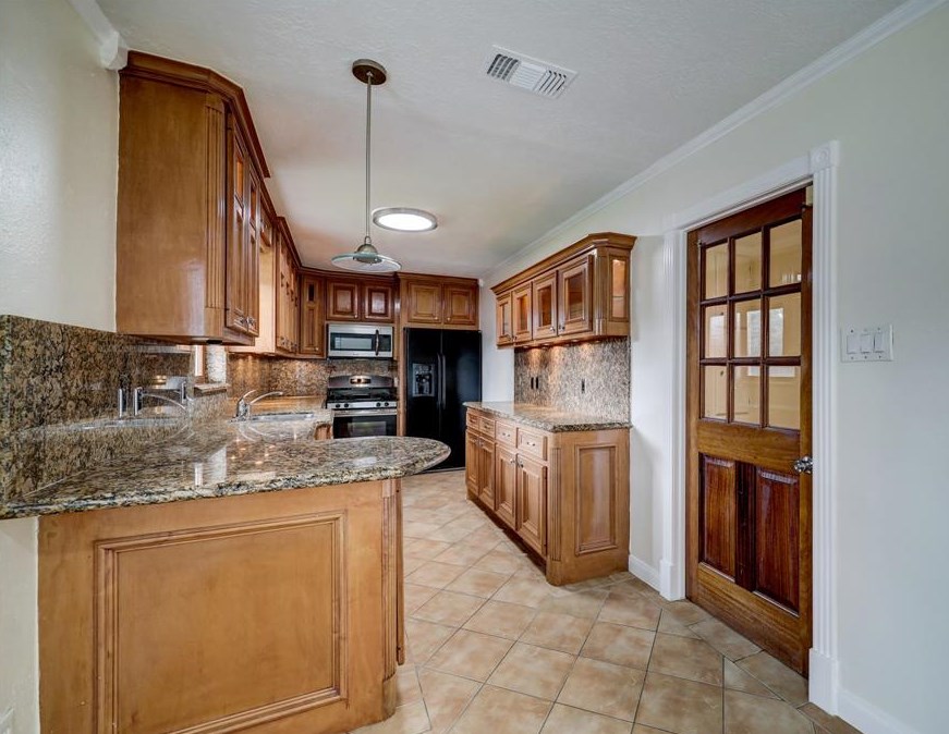 7330 Tours St, Houston TX  77036-6418 exterior