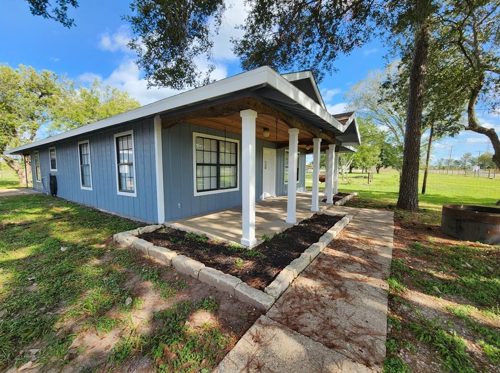 8716 1/2 Harvest Acres Dr, Manvel, TX 77578