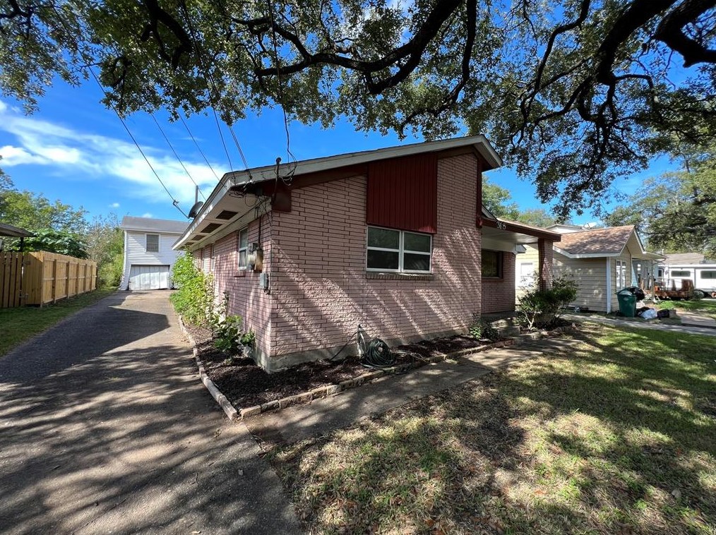 318 Wafer St, Pasadena, TX 77506-2339