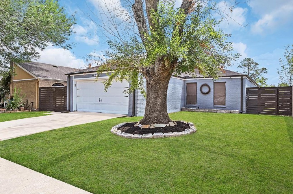 6911 Caddo Lake Ln, Houston, TX 77083-3507