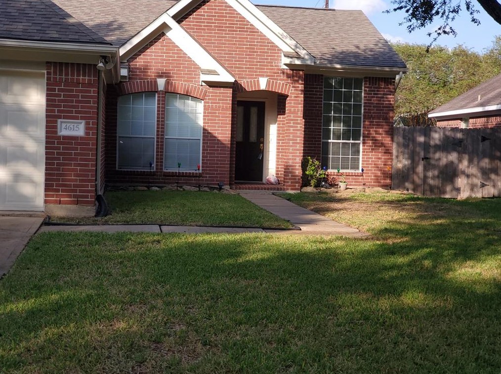 4615 Silverlake Dr, Sugar Land, TX 77479