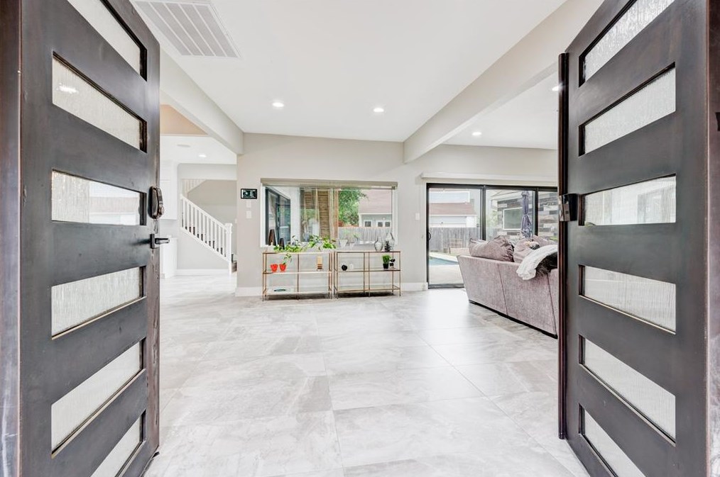 922 Crossroads Dr, Houston, TX 77079