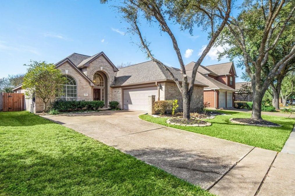 3310 Shadowchase Dr, Houston, TX 77082