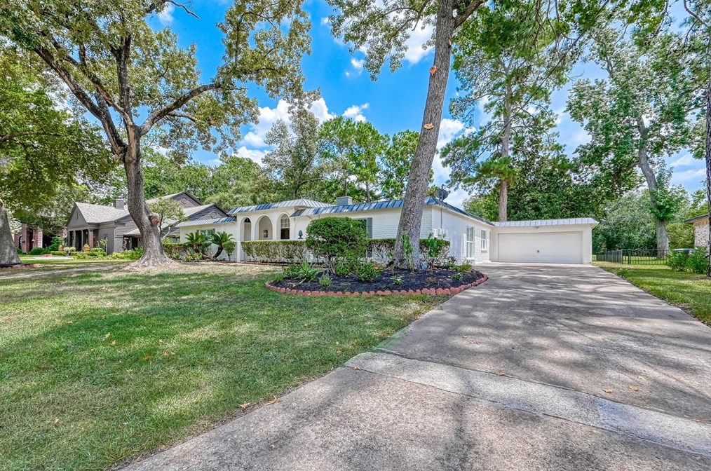 6111 Coral Ridge Rd, Houston, TX 77069