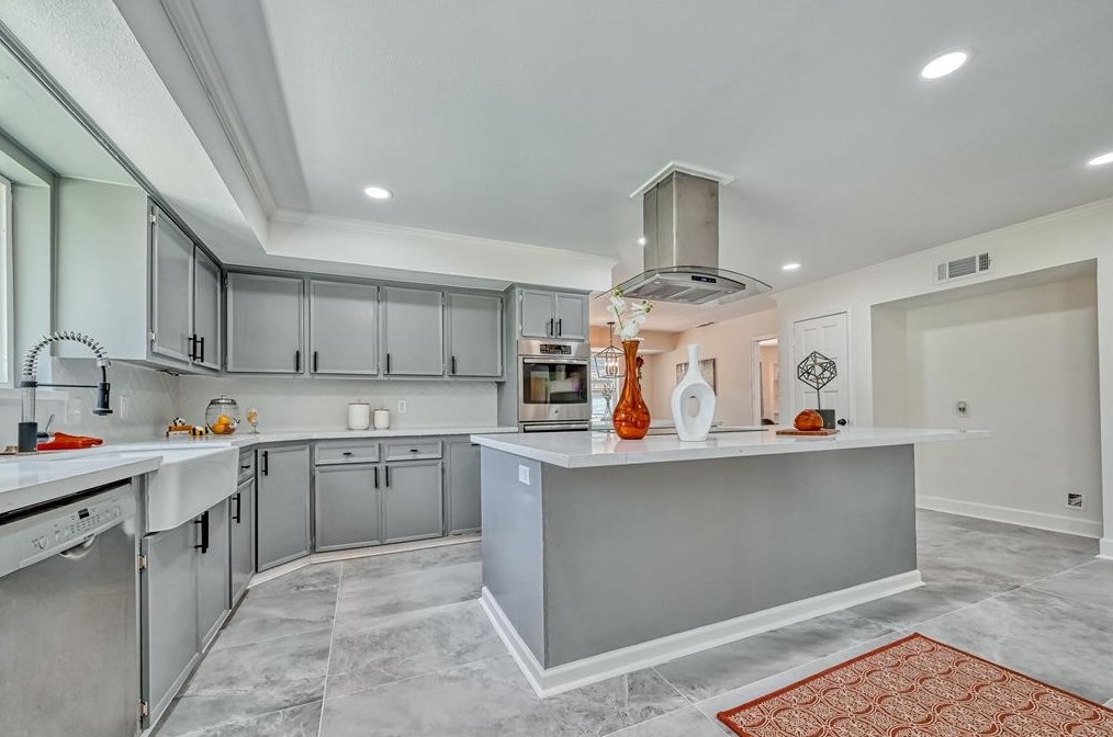 6111 Coral Ridge Rd, Houston TX  77069-2515 exterior