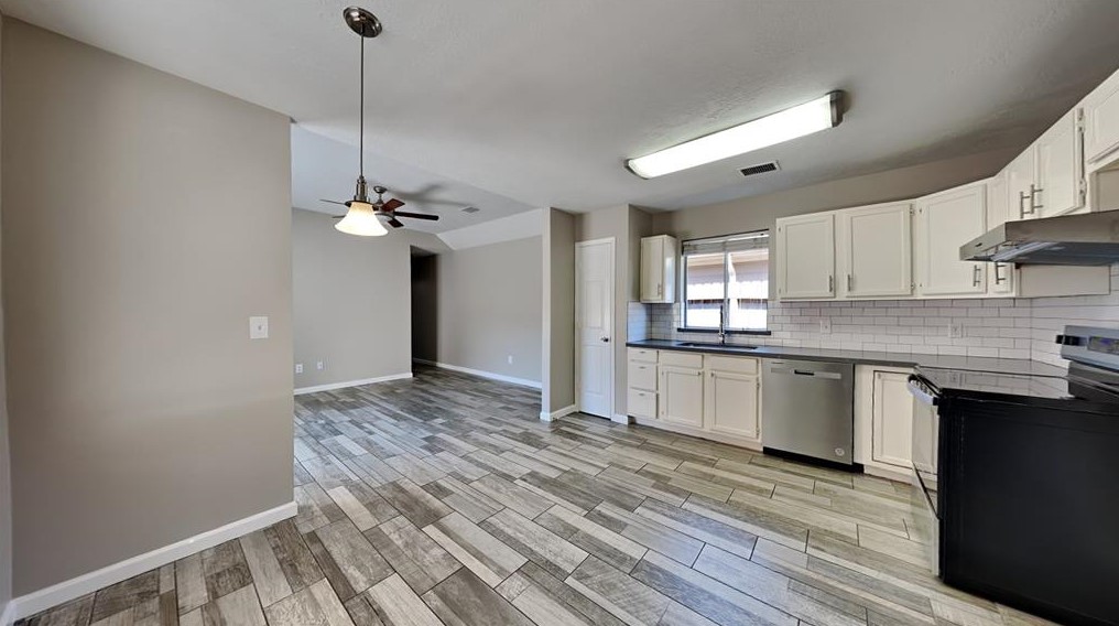 10812 Deaf Smith St, Morgans Point, TX 77571