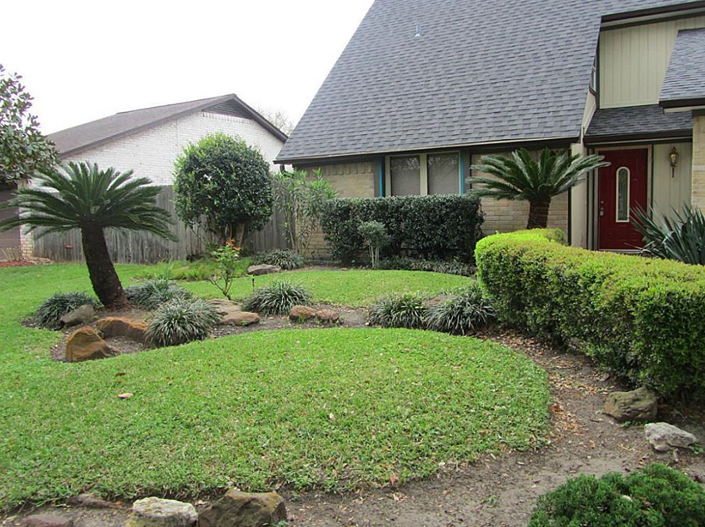 2827 Mesquite Dr, Sugar Land, TX 77479