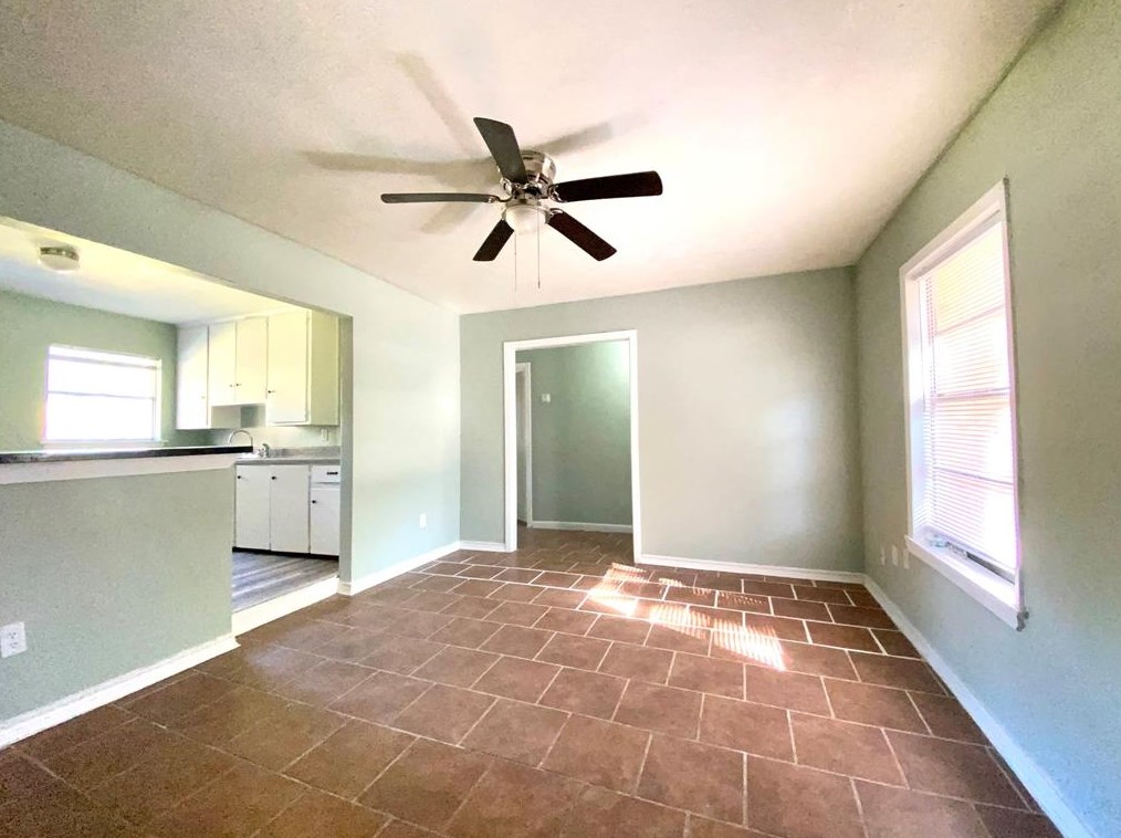 1118 Main St, La Marque, TX 77568