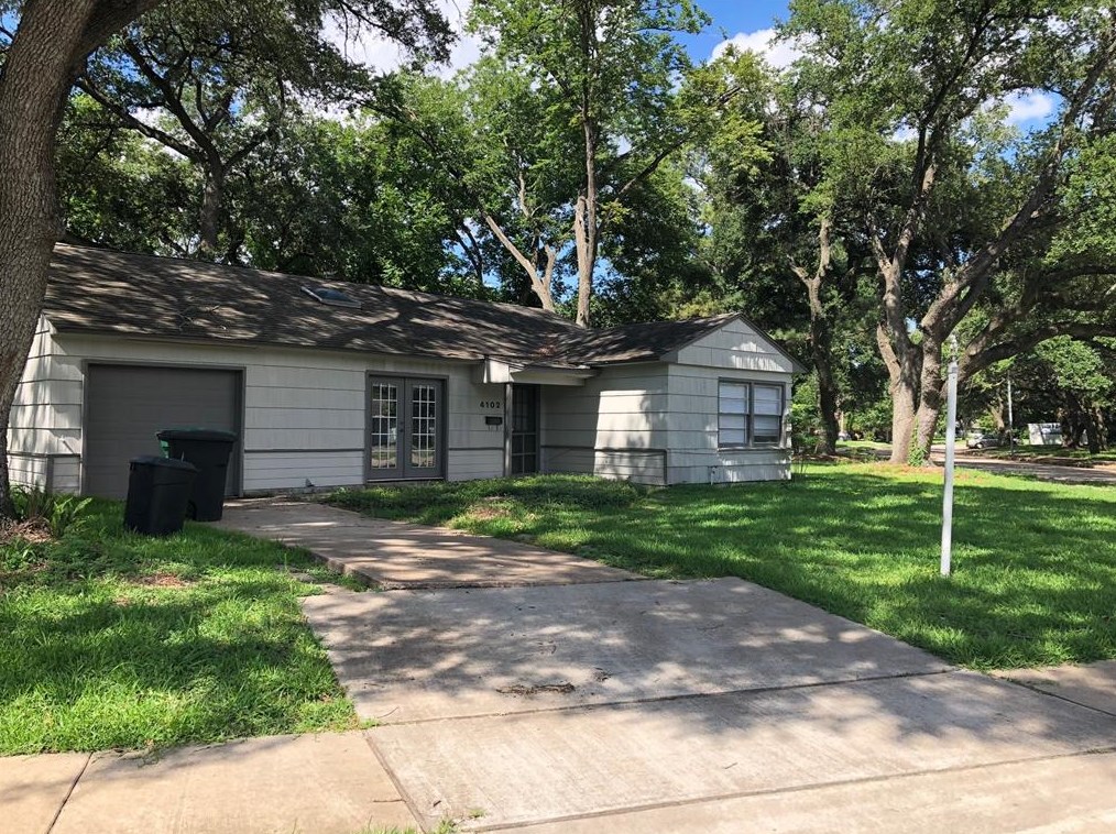 4102 Woodshire St, Houston, TX 77025-5723