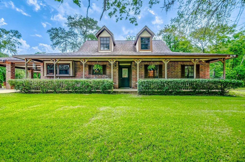13103 Oakwood Dr, Needville, TX 77461